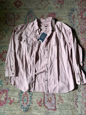 Women’s Lightweight Button-Up Shirt - Pale Pink
